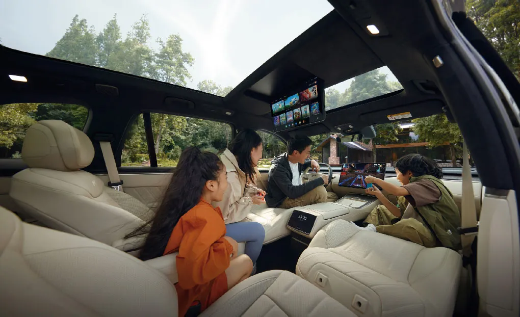 Extra-large panoramic sunroofs for both front and rear rows