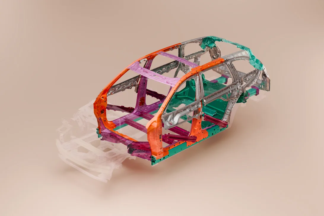 Steel-aluminum hybrid ultra-strong three-compartment body