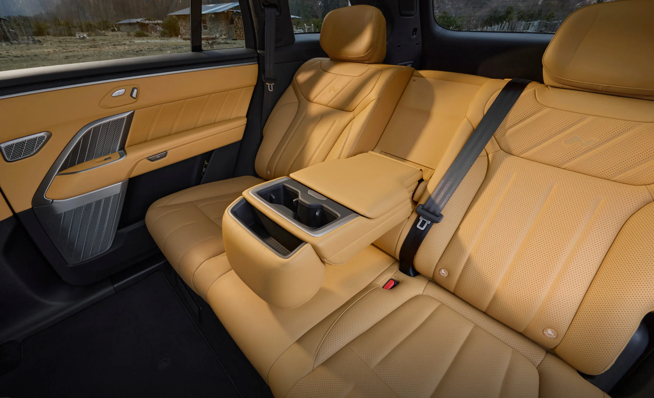 Enjoy five seats while having four seats